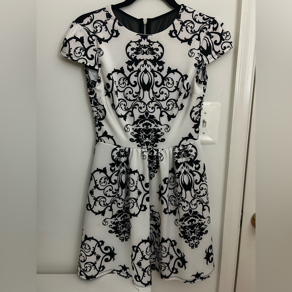 Women’s Black and White Patterned Dress